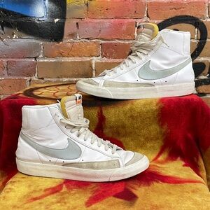 NIKE-men’s ‘Light Bone’ BLAZER MID 77 lace up basketball sneaker shoes